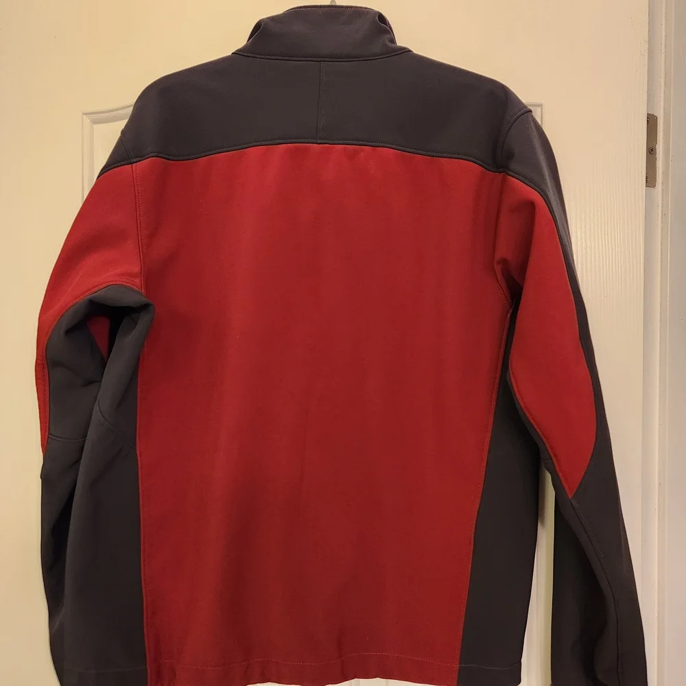 Kirkland Signature Men's Bold Red and Charcoal Jacket - Picture 2 of 3